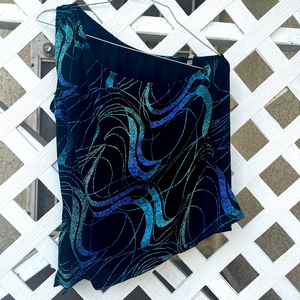 Off the shoulder leo dance shirt